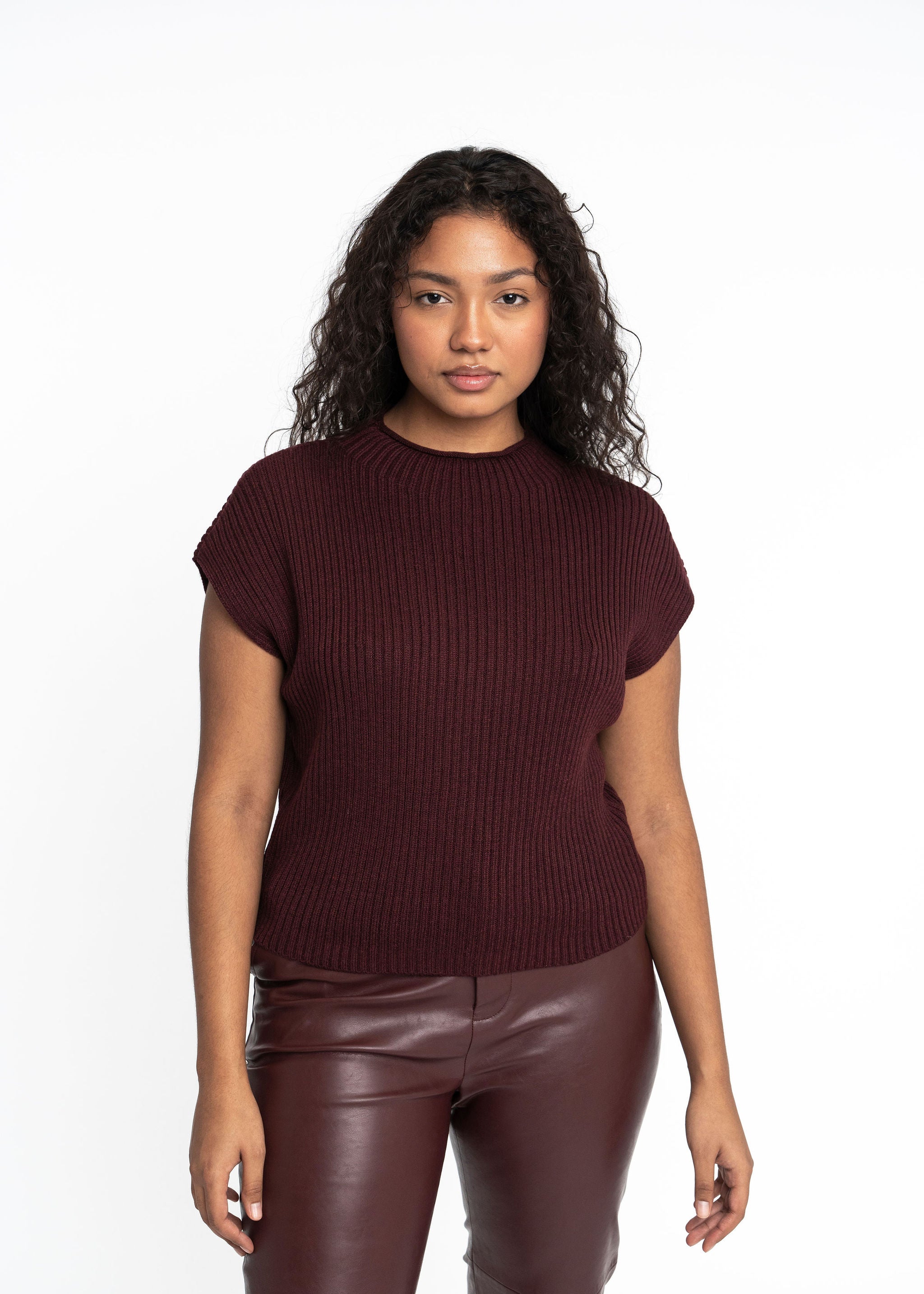 Gyal Bashy women's ribbed short-sleeve sweater in dark cherry