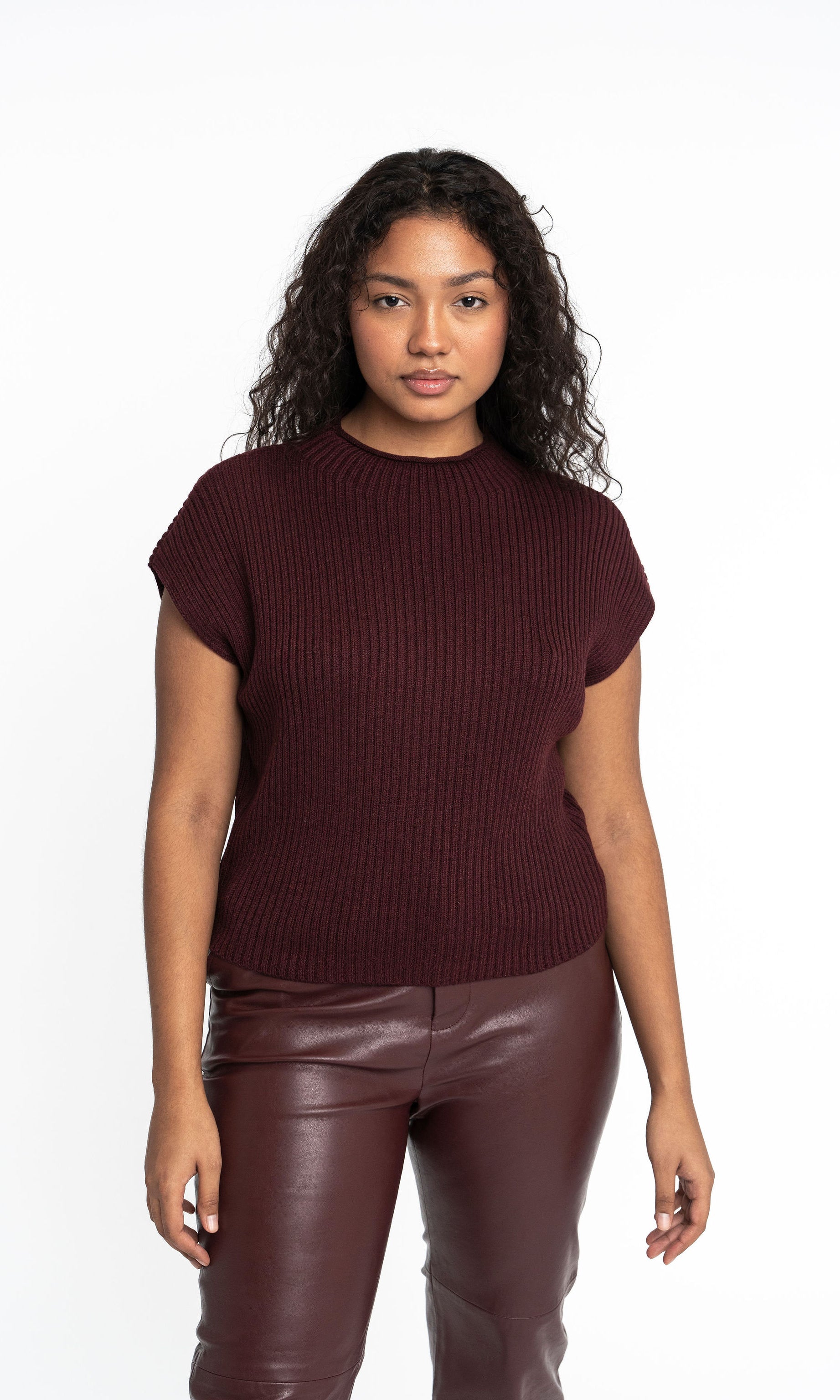 Gyal Bashy women's ribbed short-sleeve sweater in dark cherry