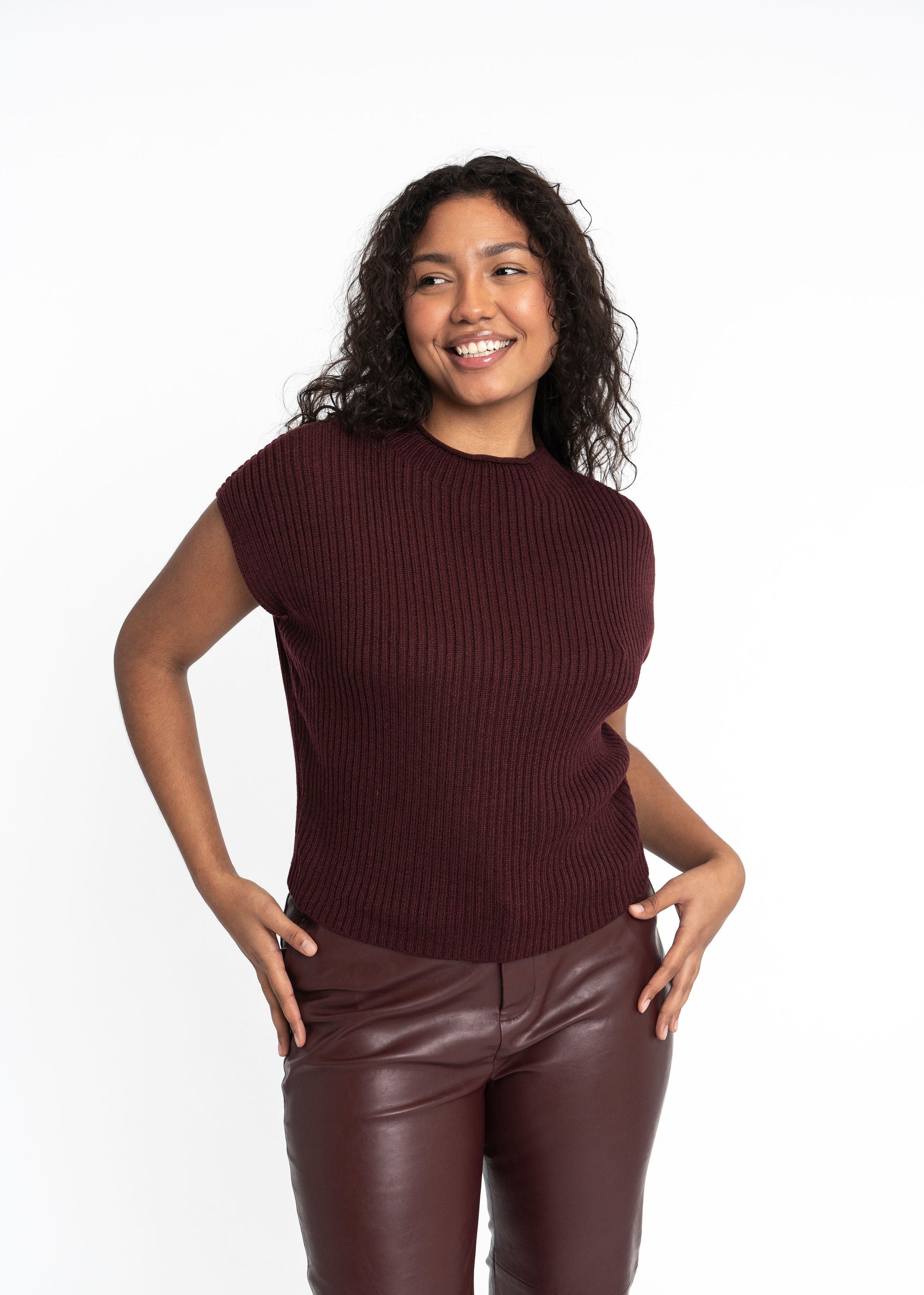 Gyal Bashy women's ribbed short-sleeve sweater in dark cherry