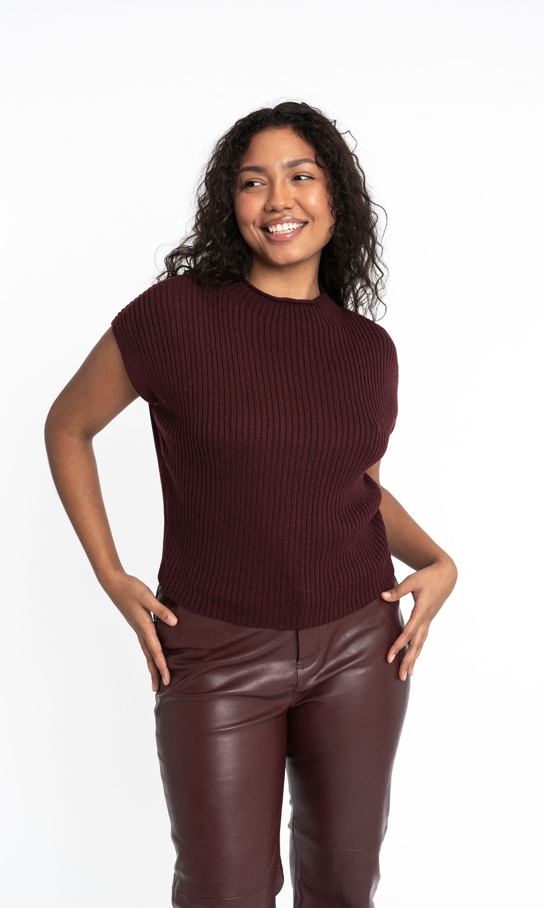 Gyal Bashy women's ribbed short-sleeve sweater in dark cherry