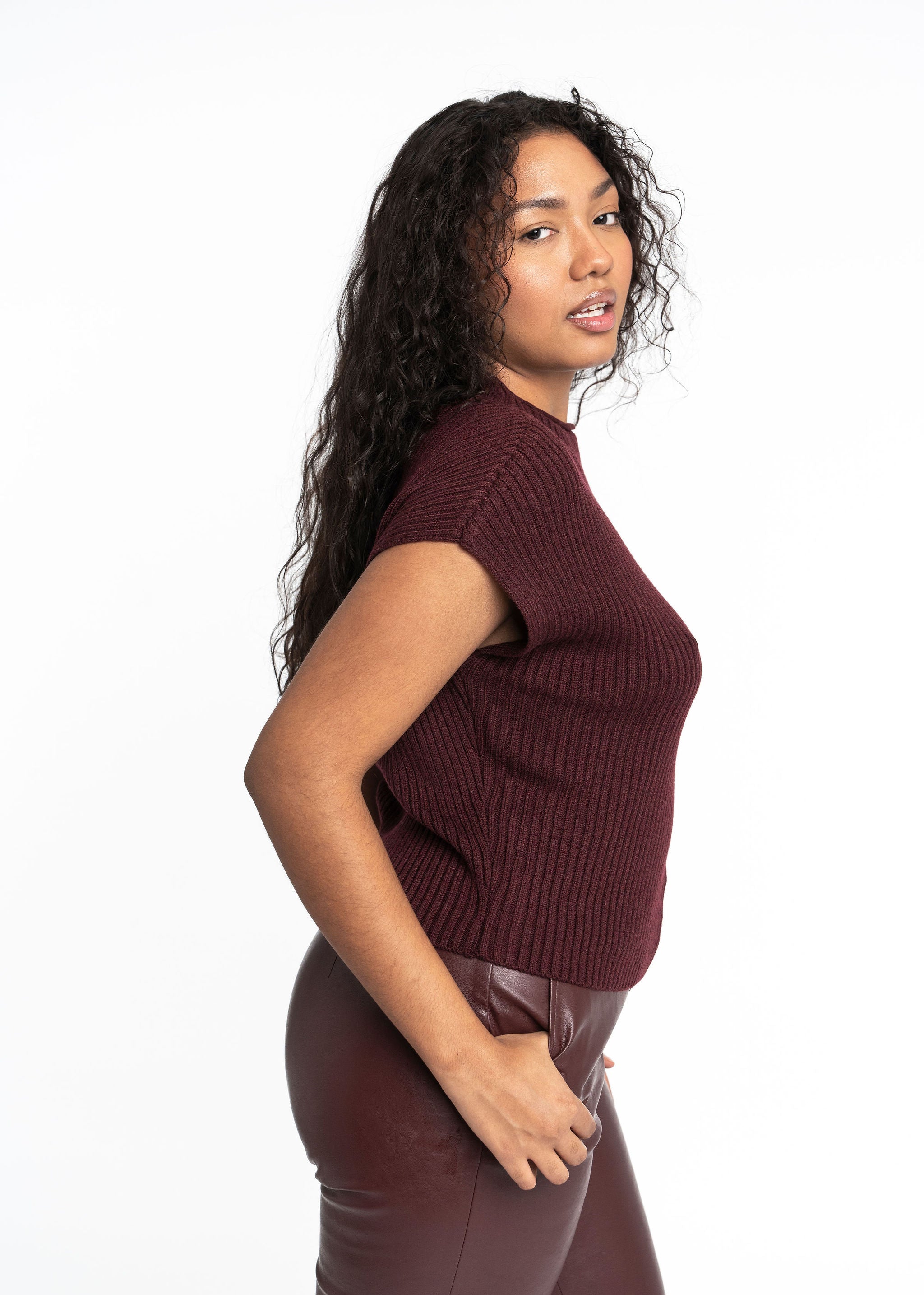 Gyal Bashy women's ribbed short-sleeve sweater in dark cherry