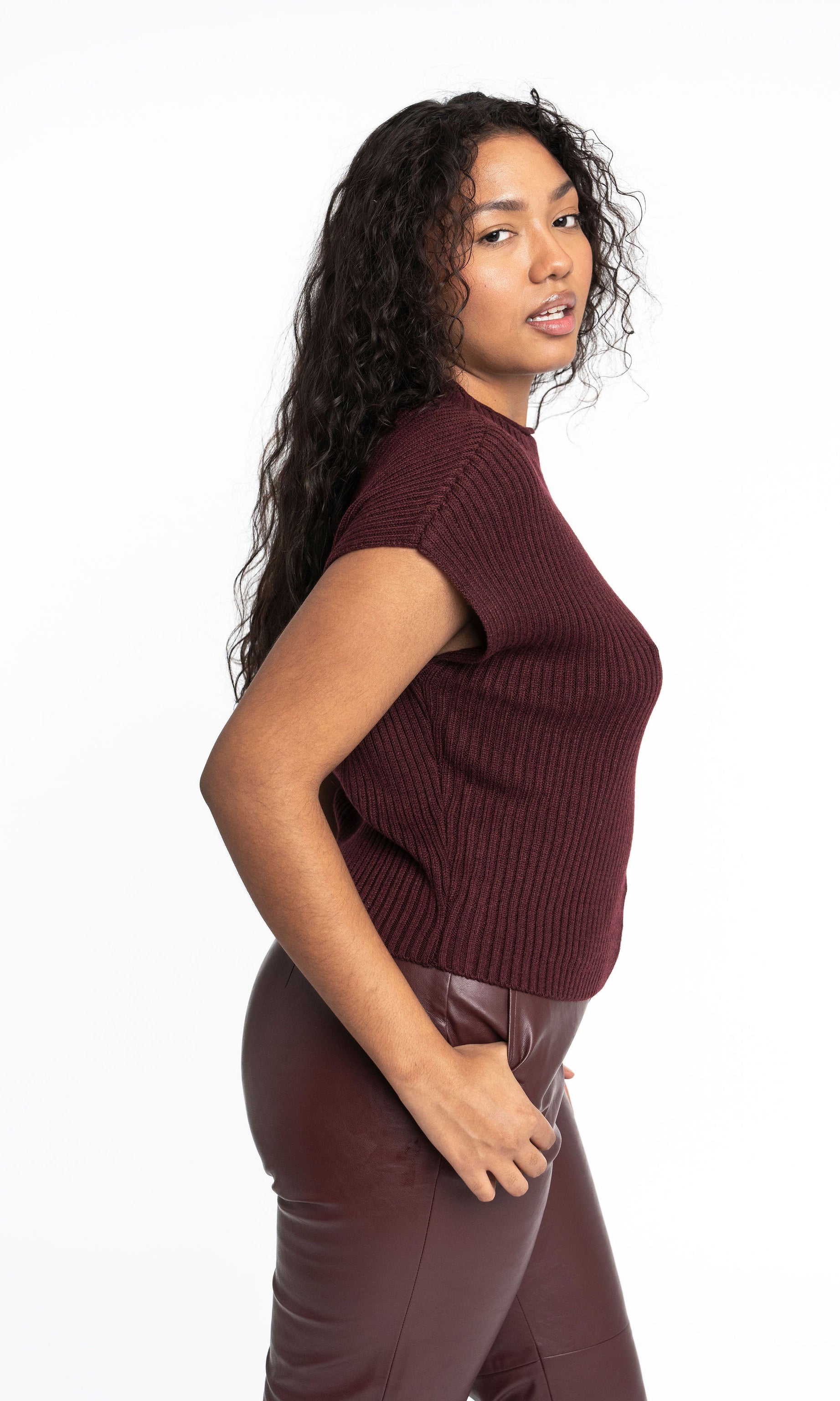 Gyal Bashy women's ribbed short-sleeve sweater in dark cherry
