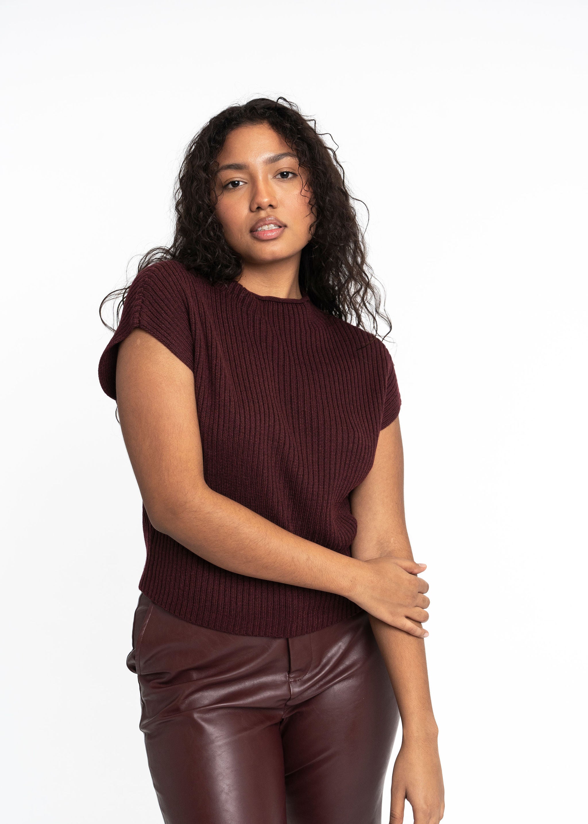 Gyal Bashy women's ribbed short-sleeve sweater in dark cherry