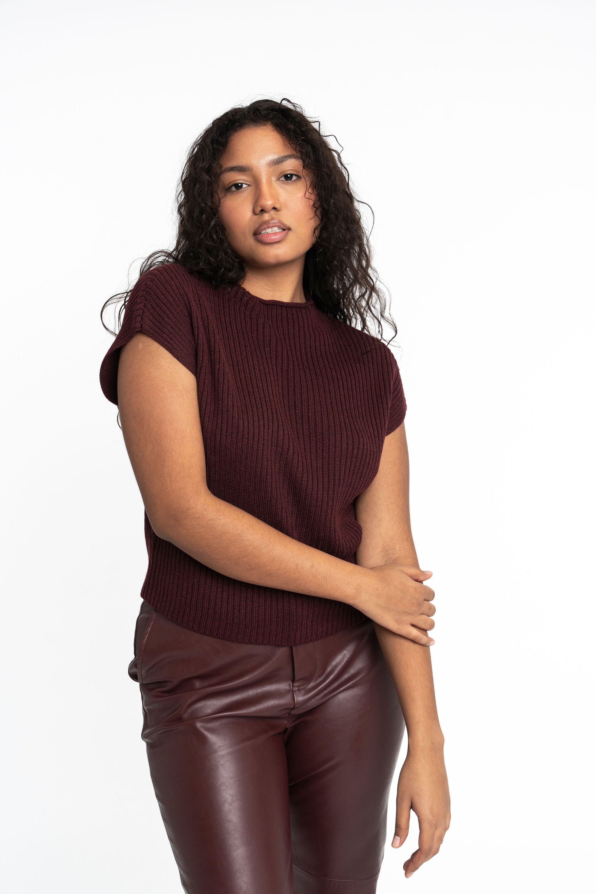 Gyal Bashy women's ribbed short-sleeve sweater in dark cherry