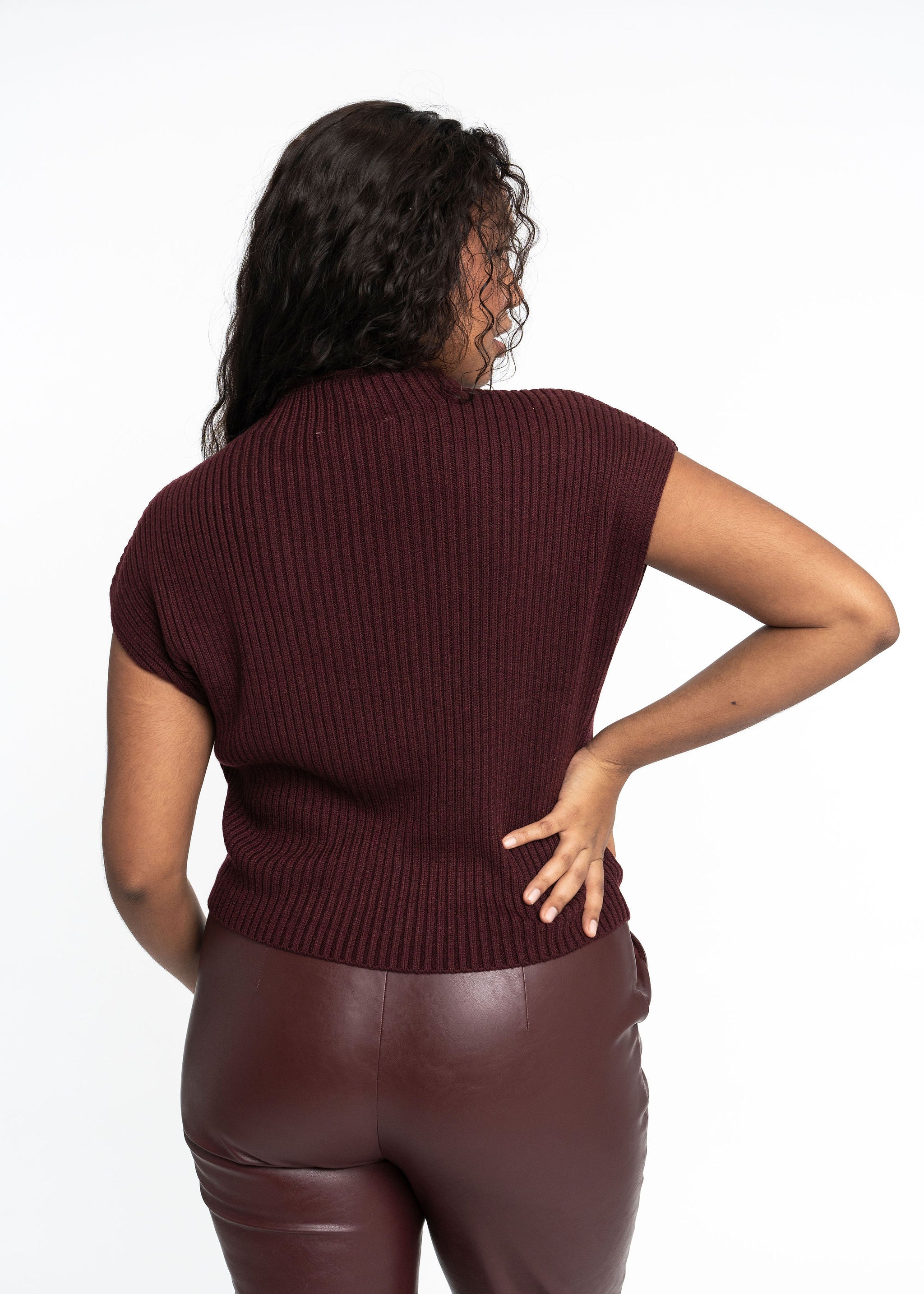 Gyal Bashy women's ribbed short-sleeve sweater in dark cherry