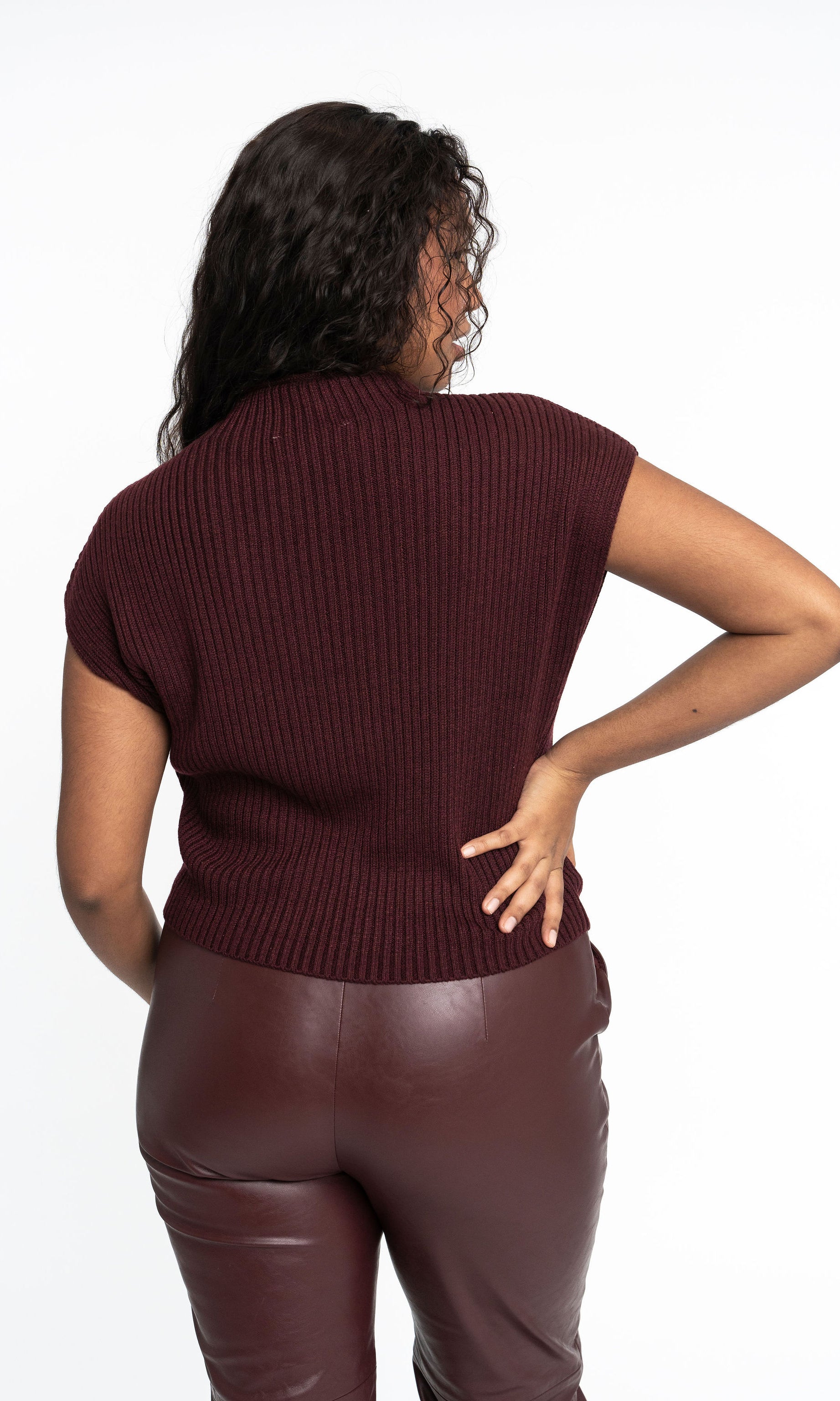 Gyal Bashy women's ribbed short-sleeve sweater in dark cherry