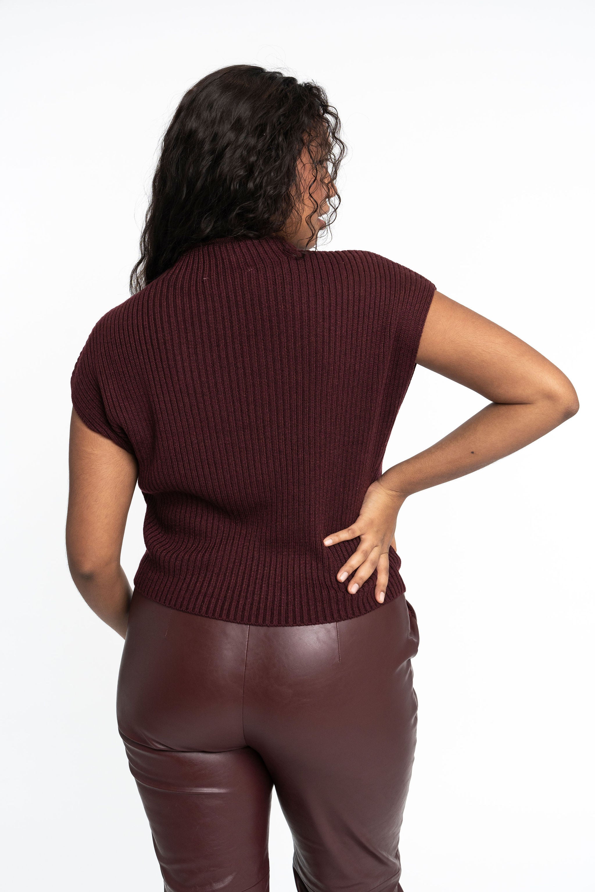 Gyal Bashy women's ribbed short-sleeve sweater in dark cherry