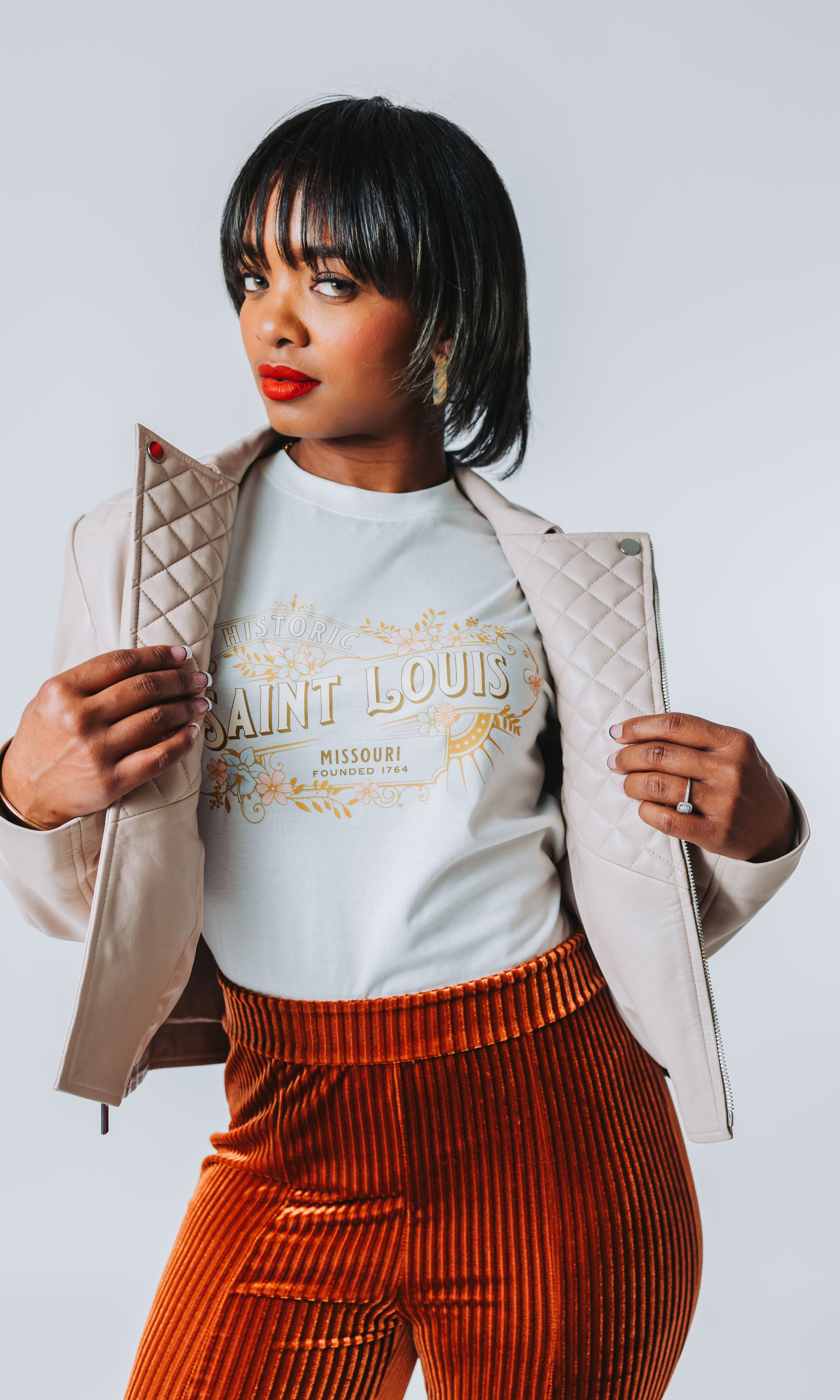 Vintage Charm st. louis tee gyal bashy
